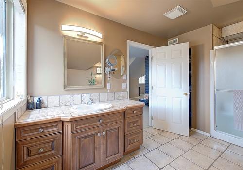 3310 Mathews Road, Kelowna, BC - Indoor Photo Showing Bathroom