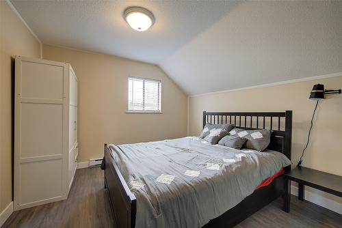 3310 Mathews Road, Kelowna, BC - Indoor Photo Showing Bedroom