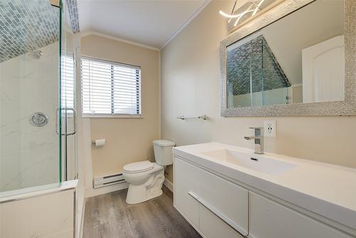 3310 Mathews Road, Kelowna, BC - Indoor Photo Showing Bathroom