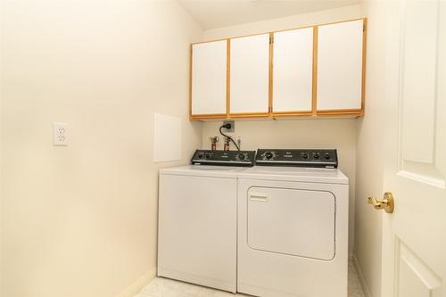 307-1055 Lawrence Avenue, Kelowna, BC - Indoor Photo Showing Laundry Room