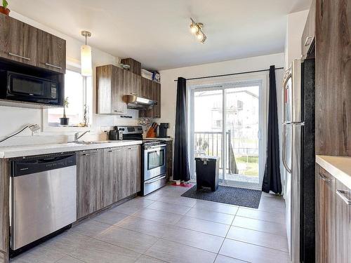 Cuisine - 122  - 122A Rue Des Torrents, Sainte-Sophie, QC - Indoor Photo Showing Kitchen