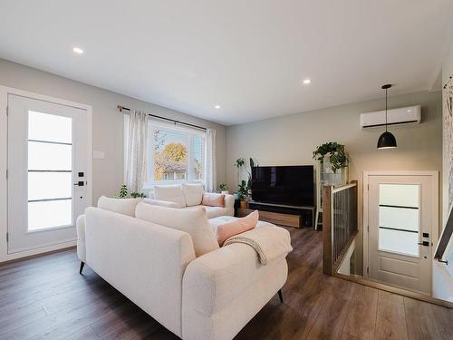 Salon - 994 Rue Du Buisson, Saint-Jérôme, QC - Indoor Photo Showing Living Room