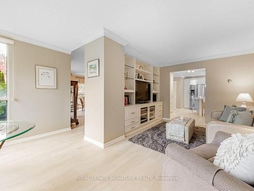 102-1 Concorde Pl, Toronto, ON - Indoor Photo Showing Living Room