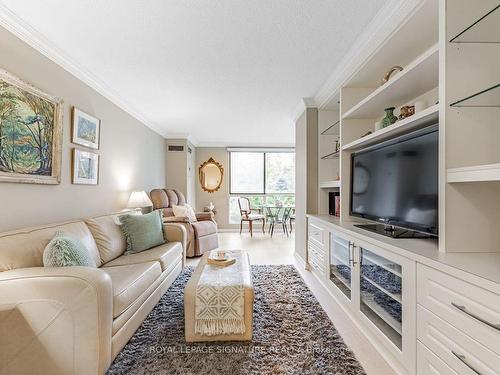 102-1 Concorde Pl, Toronto, ON - Indoor Photo Showing Living Room