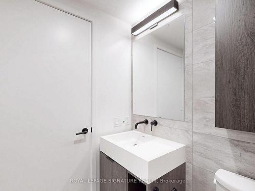 1518-108 Peter St, Toronto, ON - Indoor Photo Showing Bathroom