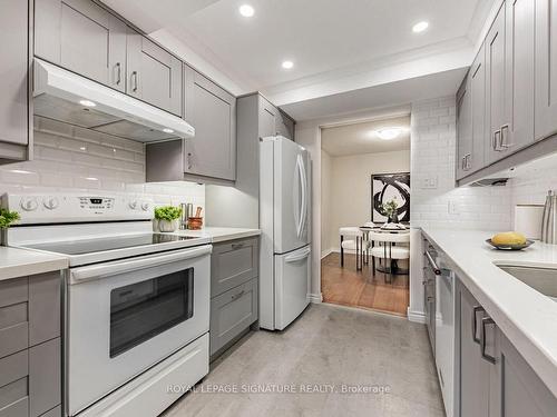 117-1210 Don Mills Rd, Toronto, ON - Indoor Photo Showing Kitchen With Upgraded Kitchen