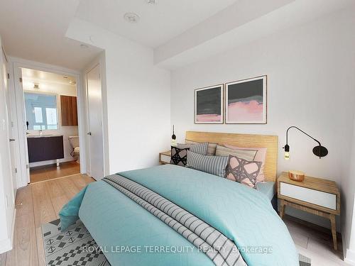 809-8 Tippett Rd, Toronto, ON - Indoor Photo Showing Bedroom