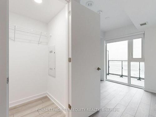 809-8 Tippett Rd, Toronto, ON - Indoor Photo Showing Other Room