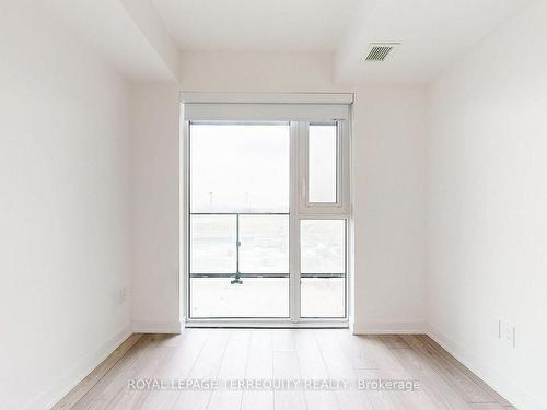 809-8 Tippett Rd, Toronto, ON - Indoor Photo Showing Other Room