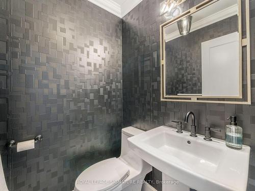 1294 Commerce St, Pickering, ON - Indoor Photo Showing Bathroom