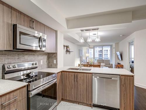 407-4080 Living Arts Dr, Mississauga, ON - Indoor Photo Showing Kitchen With Double Sink With Upgraded Kitchen