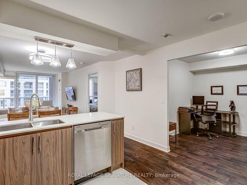 407-4080 Living Arts Dr, Mississauga, ON - Indoor Photo Showing Kitchen With Double Sink