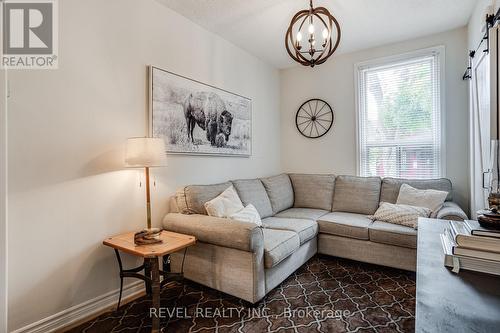 44 Steven Street, Hamilton, ON - Indoor Photo Showing Living Room