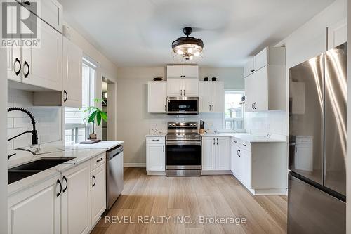 44 Steven Street, Hamilton, ON - Indoor Photo Showing Kitchen With Double Sink With Upgraded Kitchen