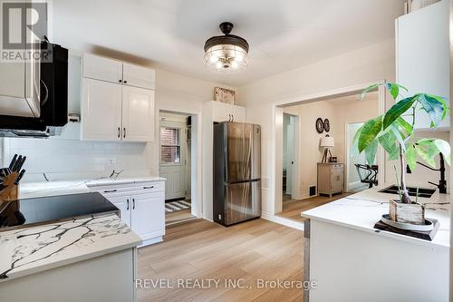 44 Steven Street, Hamilton, ON - Indoor Photo Showing Kitchen