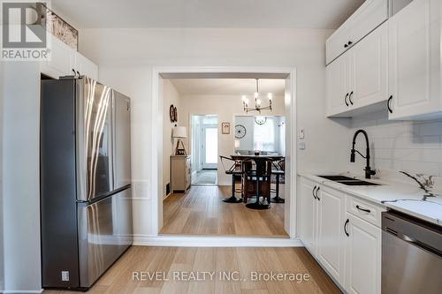 44 Steven Street, Hamilton, ON - Indoor Photo Showing Kitchen With Upgraded Kitchen