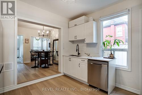 44 Steven Street, Hamilton, ON - Indoor Photo Showing Kitchen