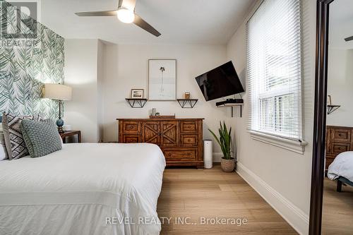 44 Steven Street, Hamilton, ON - Indoor Photo Showing Bedroom