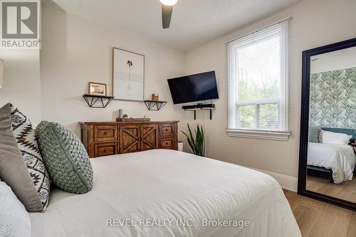 44 Steven Street, Hamilton, ON - Indoor Photo Showing Bedroom