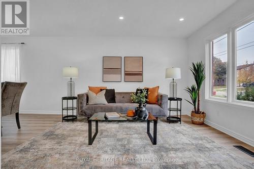 103 Martin Road, Clarington (Bowmanville), ON - Indoor Photo Showing Living Room