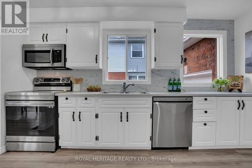 103 Martin Road, Clarington (Bowmanville), ON - Indoor Photo Showing Kitchen