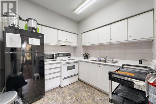 603 - 711 Rossland Road E, Whitby (Pringle Creek), ON - Indoor Photo Showing Kitchen With Double Sink