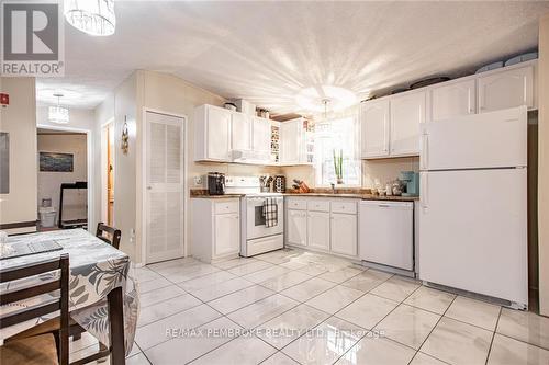 77 Pinehurst, Petawawa, ON - Indoor Photo Showing Kitchen