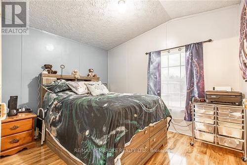 77 Pinehurst, Petawawa, ON - Indoor Photo Showing Bedroom