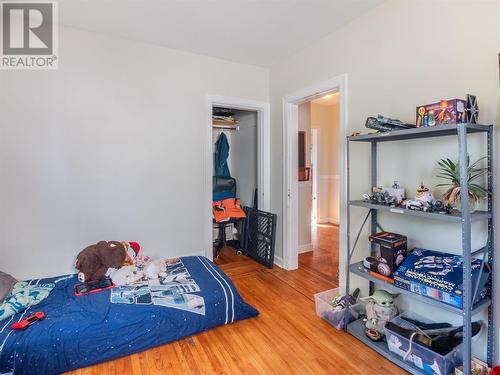 401 Gahan Avenue, Penticton, BC - Indoor Photo Showing Bedroom