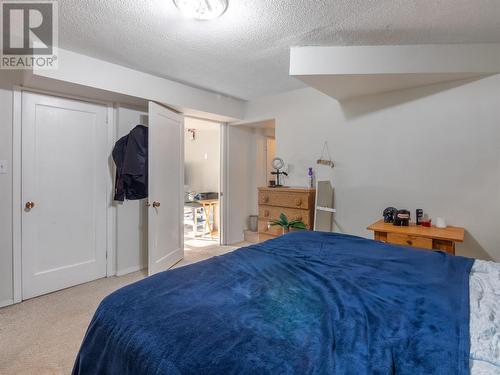 401 Gahan Avenue, Penticton, BC - Indoor Photo Showing Bedroom