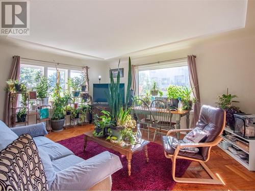 401 Gahan Avenue, Penticton, BC - Indoor Photo Showing Living Room