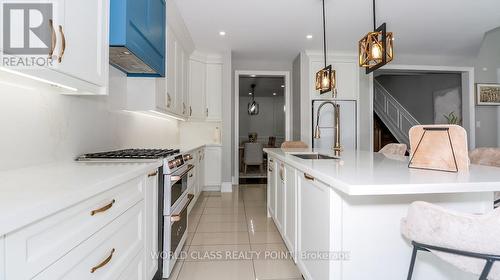 967 Barton Way, Innisfil, ON - Indoor Photo Showing Kitchen With Upgraded Kitchen