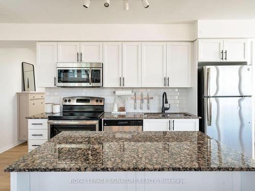 1115-830 Lawrence Ave W, Toronto, ON - Indoor Photo Showing Kitchen With Double Sink With Upgraded Kitchen