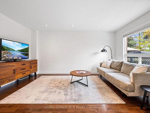 91 De Rose Ave, Caledon, ON - Indoor Photo Showing Living Room