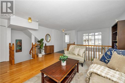 14 - 1701 Blohm Drive, Ottawa, ON - Indoor Photo Showing Living Room