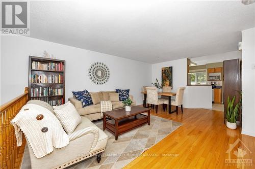 14 - 1701 Blohm Drive, Ottawa, ON - Indoor Photo Showing Living Room