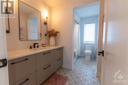 25 Angel Heights, Ottawa, ON - Indoor Photo Showing Bathroom