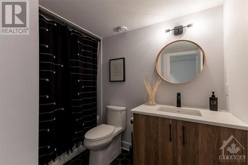 25 Angel Heights, Ottawa, ON - Indoor Photo Showing Bathroom