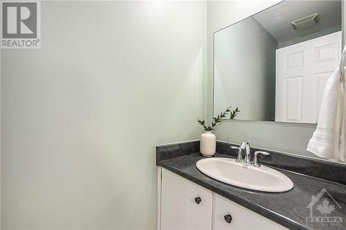 powder room - 62 Clarkson Crescent, Kanata, ON - Indoor Photo Showing Bathroom