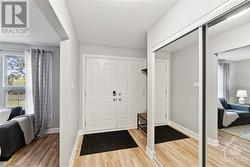 Foyer w/ closet - 