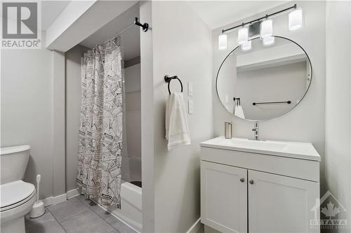 Stylishly updated full bath - 3310 Southgate Drive Unit#245, Ottawa, ON - Indoor Photo Showing Bathroom