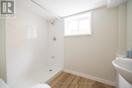 24 Robert Street, Toronto, ON - Indoor Photo Showing Bathroom