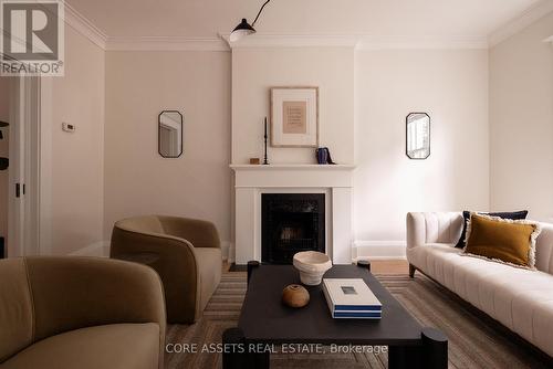 24 Robert Street, Toronto, ON - Indoor Photo Showing Living Room