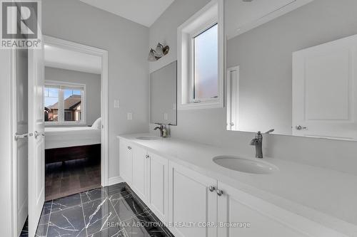 3298 Charles Fay Pass, Oakville, ON - Indoor Photo Showing Bathroom