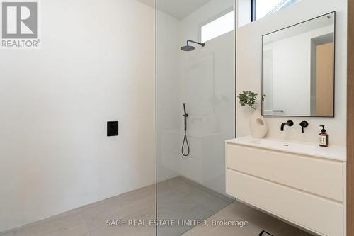 38 Ravensbourne Crescent, Toronto, ON - Indoor Photo Showing Bathroom