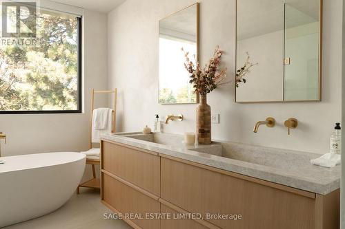 38 Ravensbourne Crescent, Toronto, ON - Indoor Photo Showing Bathroom