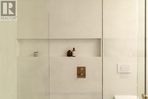 38 Ravensbourne Crescent, Toronto, ON - Indoor Photo Showing Bathroom