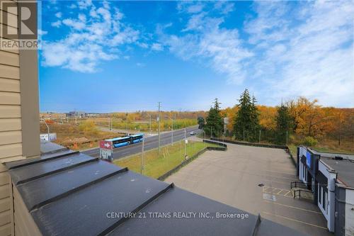 720 - 60 Dunsheath Way, Markham, ON - Outdoor With View