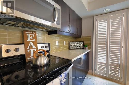 720 - 60 Dunsheath Way, Markham, ON - Indoor Photo Showing Kitchen