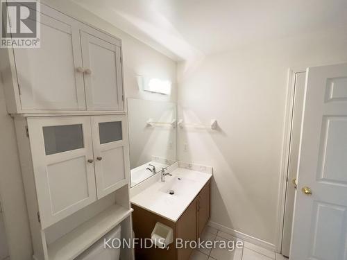 702 - 8 Maison Parc Court, Vaughan, ON - Indoor Photo Showing Bathroom